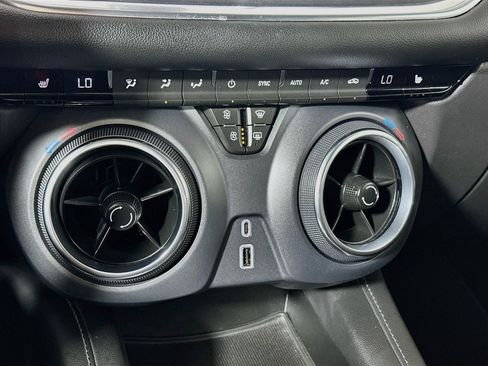 Used 2019 Chevrolet Blazer LT FWD image 15