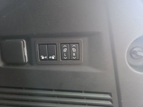 Used 2023 Chevrolet Tahoe Premier image 13