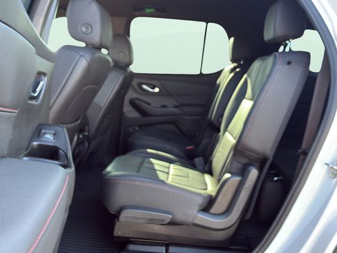 Used 2023 Chevrolet Traverse RS FWD image 16
