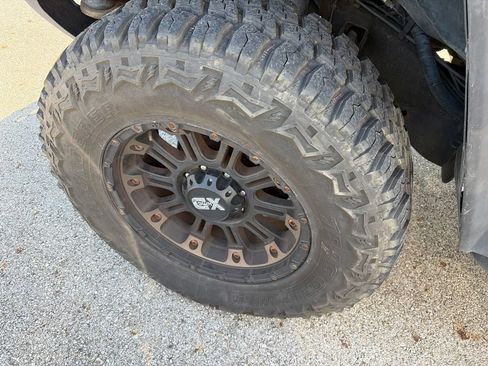 Used 2005 HUMMER H2 SUT w/ Preferred Equipment Group AWD/4WD image 9