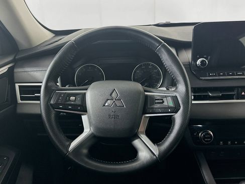 Used 2024 Mitsubishi Outlander SE image 18