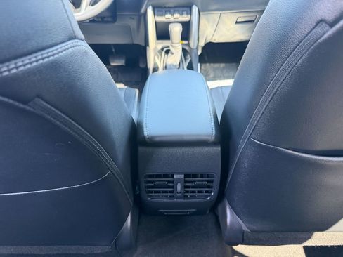 Used 2022 Toyota Corolla Cross XLE w/ Convenience Package FWD image 24