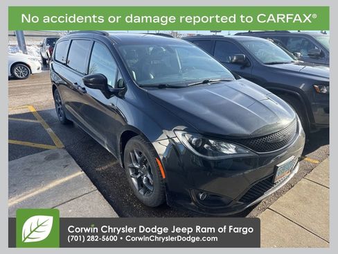 Used 2018 Chrysler Pacifica Touring-L Plus w/ S Appearance Package image 1