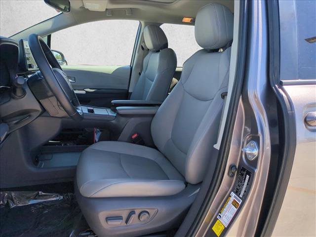 Used 2021 Toyota Sienna XLE FWD image 16