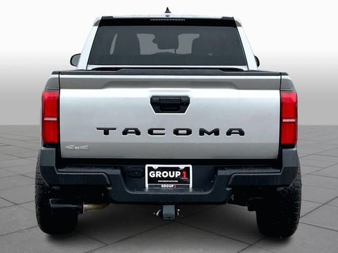 Used 2025 Toyota Tacoma SR image 4