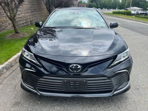 Used 2022 Toyota Camry LE FWD image 2