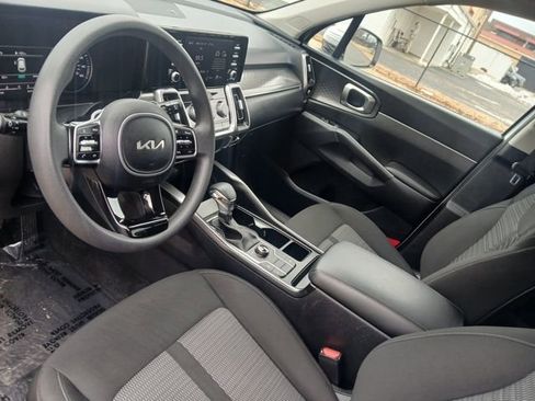 Certified 2023 Kia Sorento LX image 31