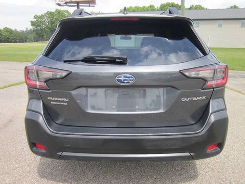 Used 2023 Subaru Outback Premium AWD/4WD image 4