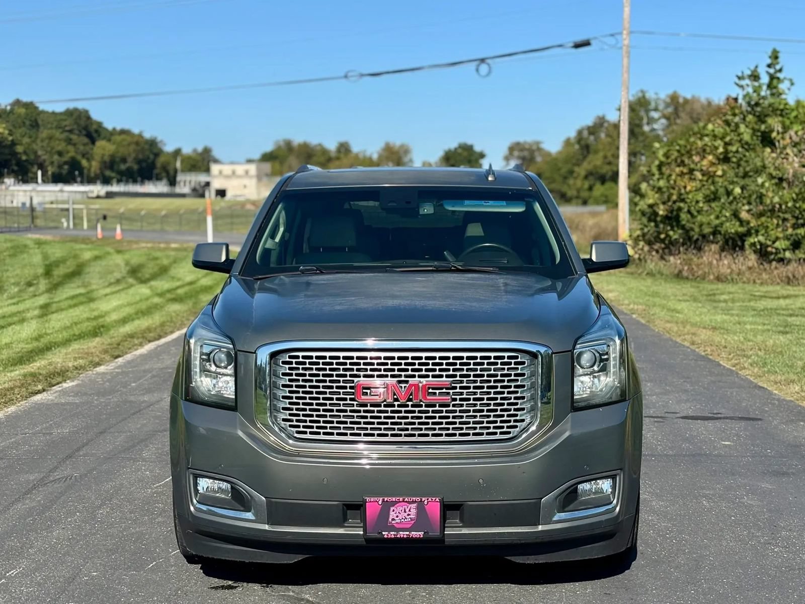Used 2017 GMC Yukon Denali w/ Open Road Package AWD/4WD image 2