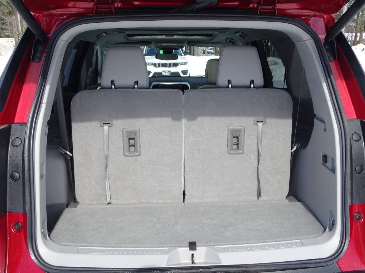 Used 2023 GMC Acadia AWD SLE image 39