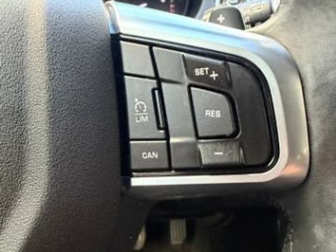 Used 2019 Land Rover Discovery Sport SE AWD/4WD image 19