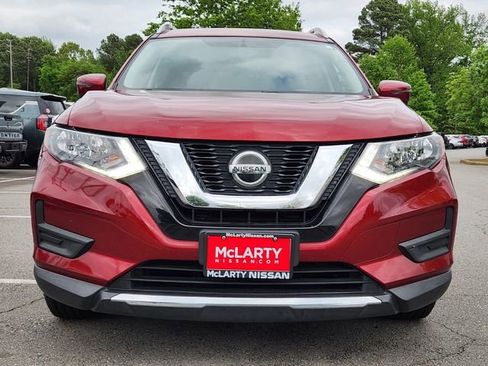 Used 2018 Nissan Rogue SV w/ Premium Package FWD image 2