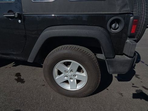Used 2018 Jeep Wrangler Sport image 12