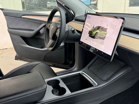 Used 2023 Tesla Model Y Long Range image 24