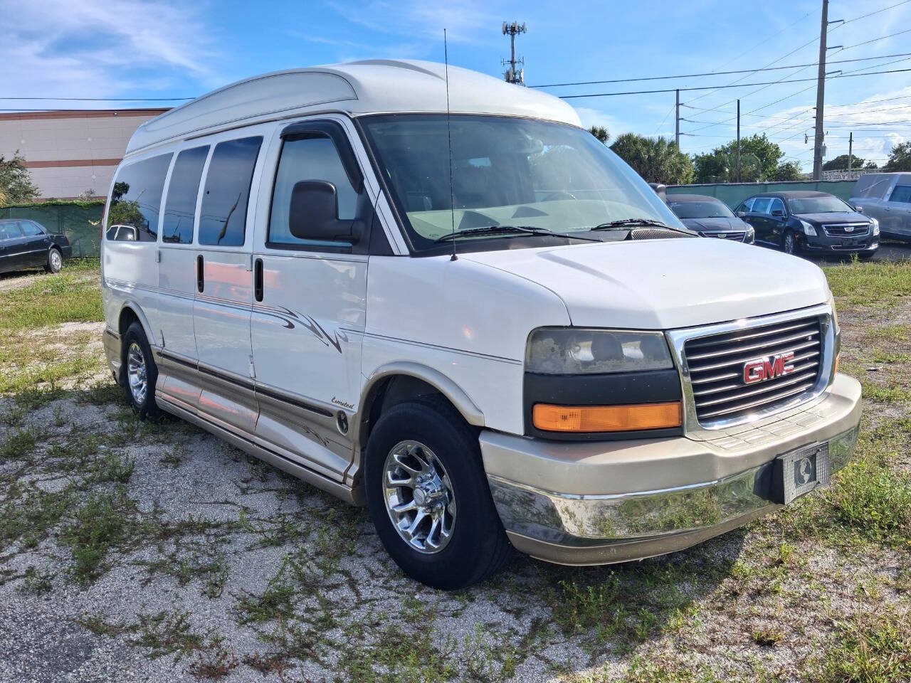 Used 2007 GMC Savana 1500 w/ Preferred Equipment Group RWD image 4
