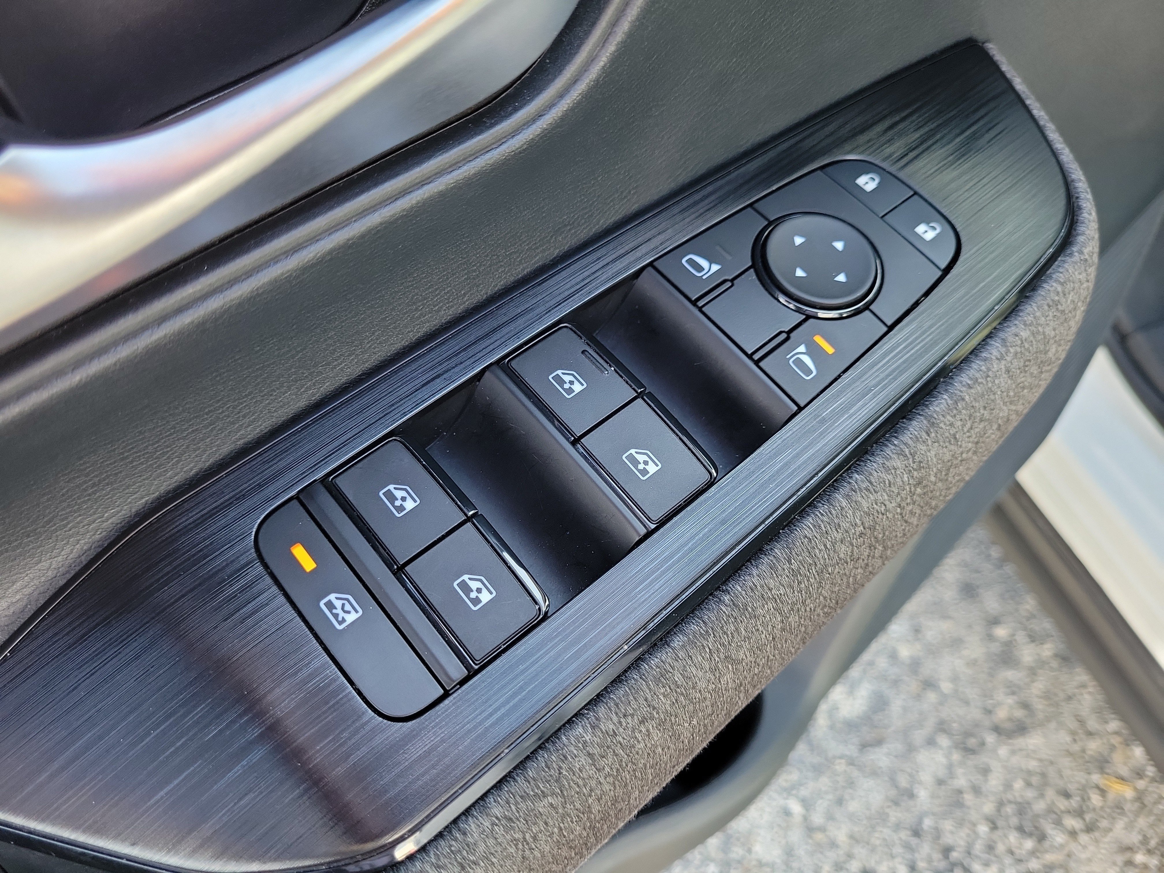 Certified 2025 Nissan Kicks SV FWD image 10