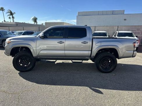 Used 2018 Toyota Tacoma TRD Sport w/ Technology Package image 7