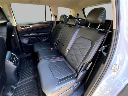 Used 2025 Volkswagen Atlas SE FWD image 21