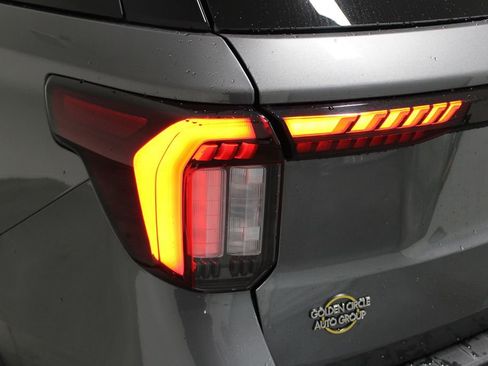 Used 2025 Ford Explorer ST-Line w/ ST-Line Street Pack image 59