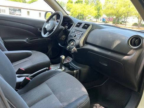 Used 2014 Nissan Versa SV FWD image 22