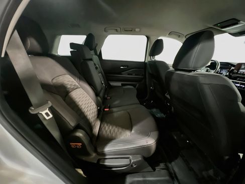 Used 2022 Nissan Pathfinder SV FWD image 19