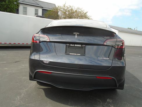 Used 2024 Tesla Model Y Long Range AWD/4WD image 7