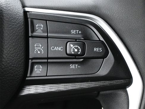 Used 2023 Jeep Grand Cherokee L Laredo image 7