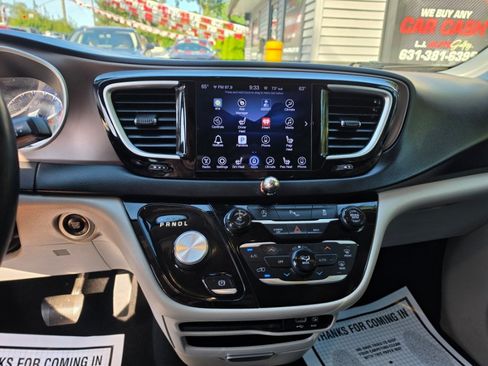 Used 2017 Chrysler Pacifica Touring-L FWD image 15