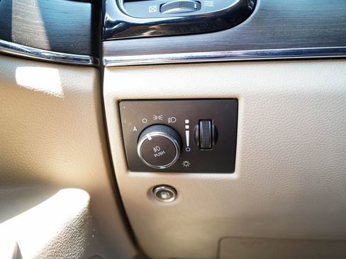 Used 2020 Jeep Grand Cherokee Overland AWD/4WD image 30