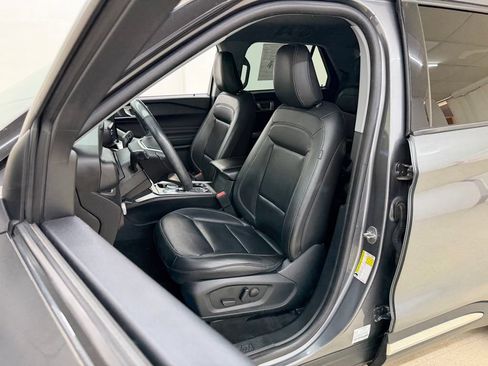 Used 2022 Ford Explorer XLT w/ Equipment Group 202A AWD/4WD image 21