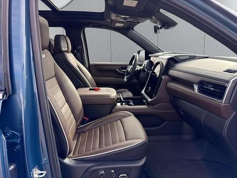 Used 2025 GMC Yukon XL Denali Ultimate w/ LPO, Floor Liner Package AWD/4WD image 17