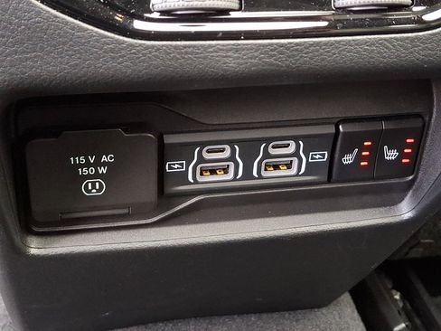 Certified 2025 Jeep Grand Cherokee Limited AWD/4WD image 11