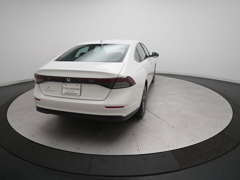 Certified 2023 Honda Accord EX image 35