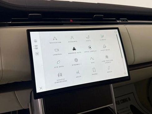 New 2025 Land Rover Range Rover Long Wheelbase SE image 31