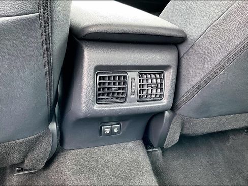 Used 2025 Toyota Camry SE FWD image 32