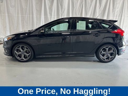 Used 2018 Ford Focus ST FWD image 4