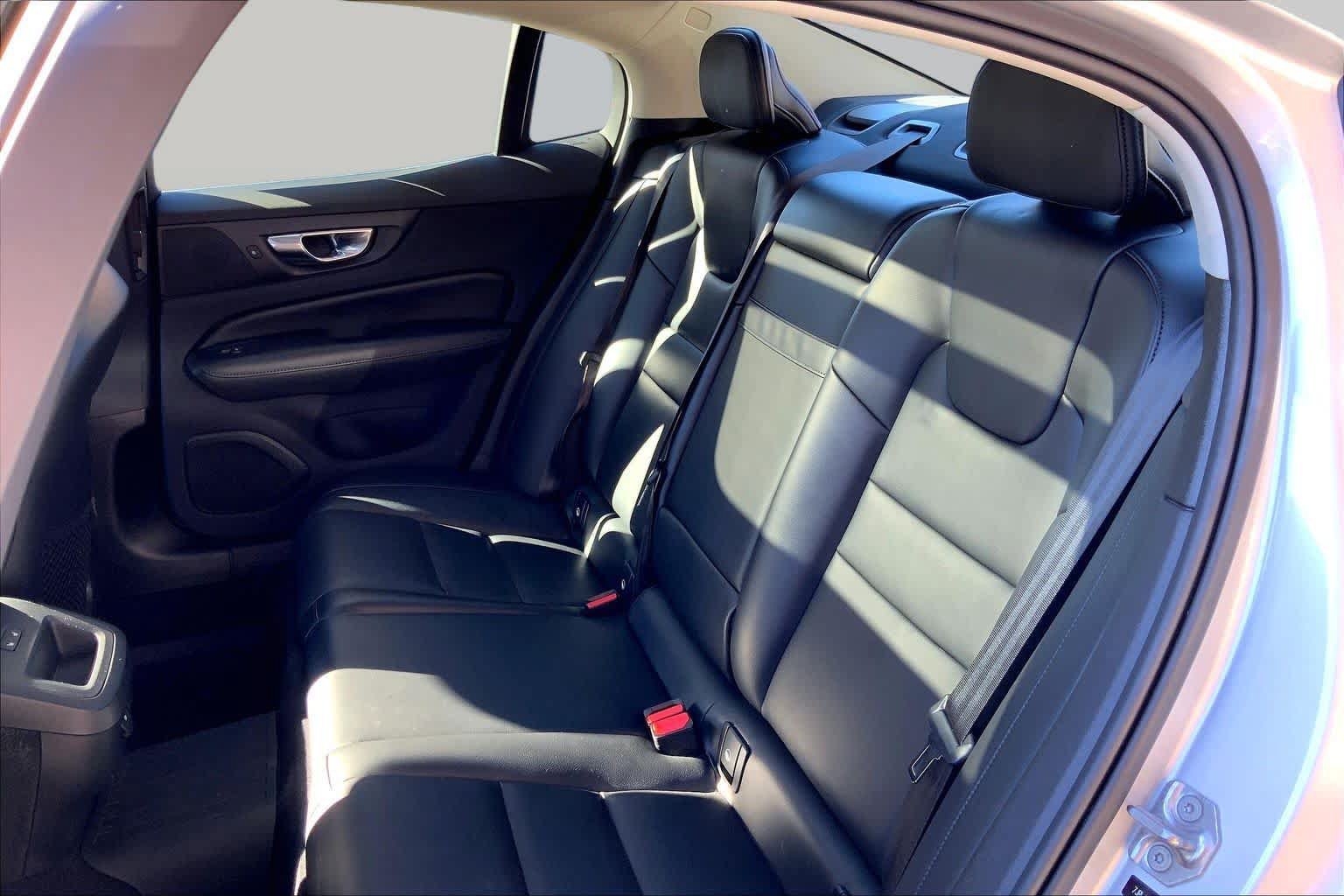 Used 2022 Volvo S60 B5 Momentum w/ Premium Package AWD/4WD image 21