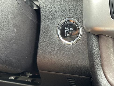 Used 2015 Toyota Highlander XLE FWD image 25