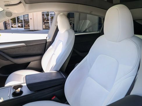 Used 2024 Tesla Model Y Long Range AWD/4WD image 15