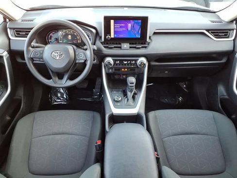 Used 2025 Toyota RAV4 XLE AWD/4WD image 4