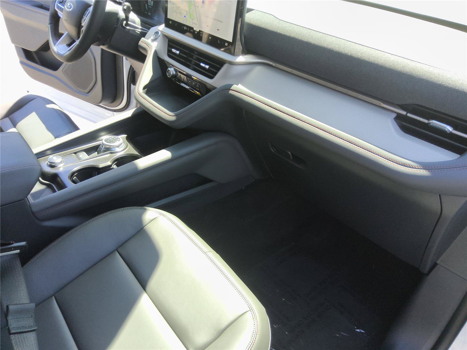 New 2026 Ford Explorer Active w/ Active Comfort Package RWD image 23