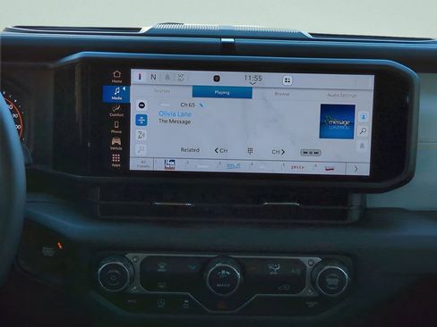 Used 2025 Jeep Wrangler Willys image 18