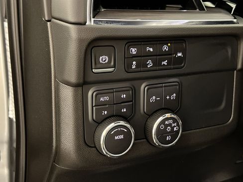 Used 2025 Chevrolet Suburban Z71 AWD/4WD image 33