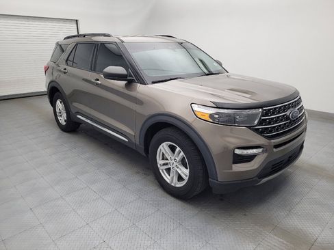 Used 2021 Ford Explorer XLT w/ Equipment Group 202A AWD/4WD image 11