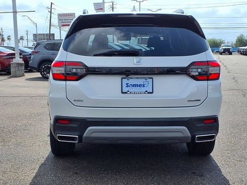 Used 2023 Honda Pilot Touring image 7