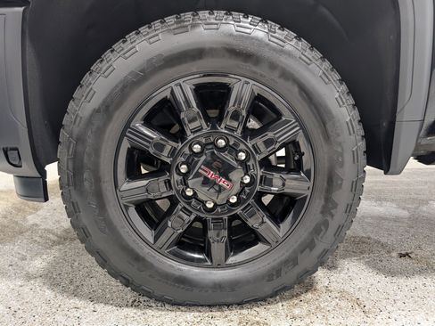 Used 2025 GMC Sierra 2500 AT4 w/ AT4 Premium Plus Package image 12