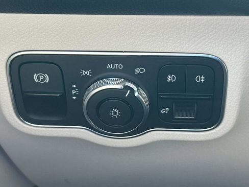 Used 2022 Mercedes-Benz GLB 250 4MATIC image 29