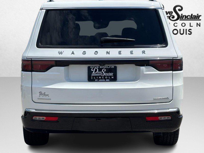 Used 2023 Jeep Wagoneer L Series II AWD/4WD image 4