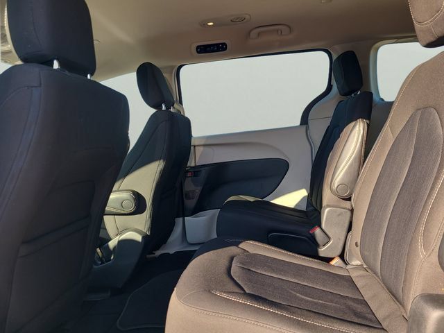 Used 2023 Chrysler Voyager LX FWD image 6