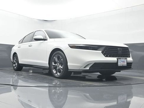 Used 2023 Honda Accord EX image 13